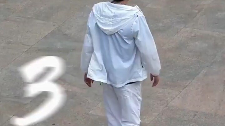 Gadis cantik ini terlalu percaya diri, harus diberi pelajaran nih!