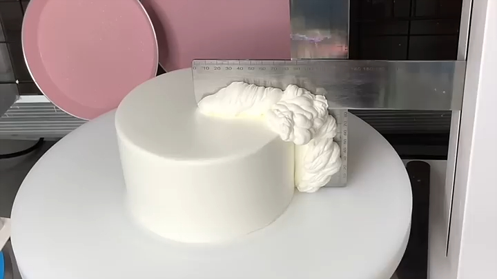 ผิวครีมเค้กเรียบเนียนแบบนี้ทำได้ง่ายๆ แค่นี้เอง! 🍰