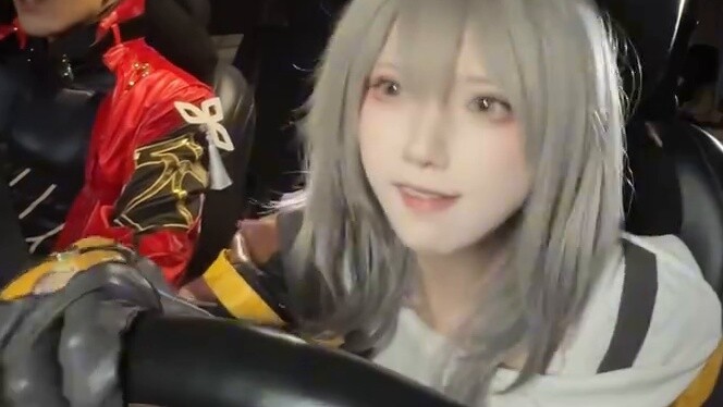 Is the throttle on the left or the right?