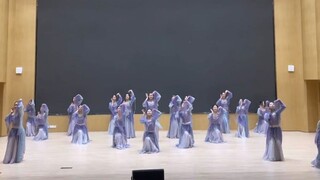 I was amazed by the high school students' stunning performance of the Cang Lan Jue dance.