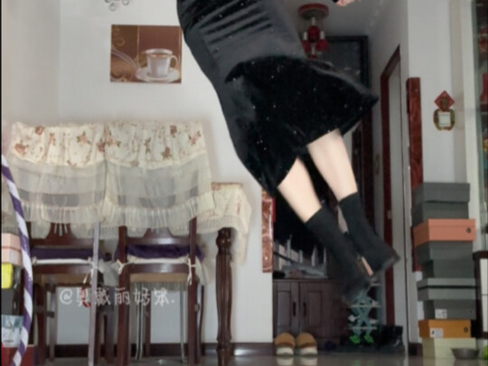 Kaki si, cepat melompatlah