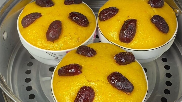 This pumpkin steamed cake made with this method is fluffy and soft, and the best part is your hands 