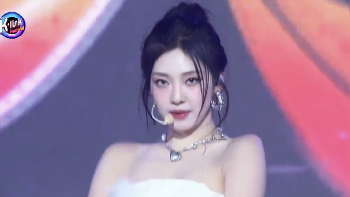 aespa’s White Marshmallow “Next Level” Winter-Themed Stage, December 10, 2023