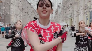 Sister's waist is not a waist! Russian girl dances NCT DREAM's "Hot Sauce" on the street [MAD Dance 