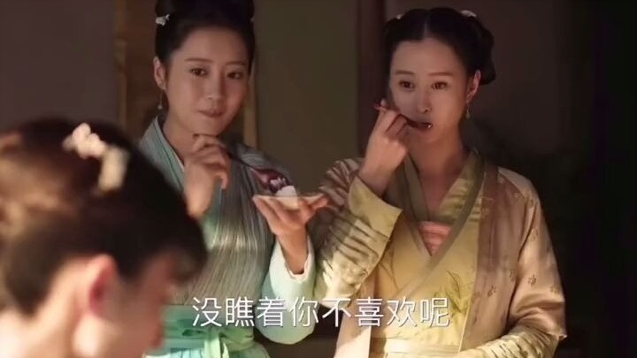 Cố Đình Diệp: “Hai người họ trông giống gì là chủ tớ chứ? Đúng ra phải là chị em mới đúng, chỉ biết 