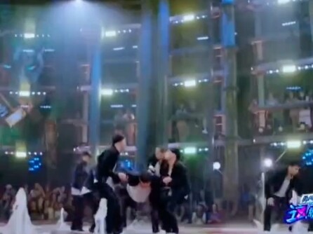 Đây chính là vua nhảy đường phố Vương Nhất Bác đẹp trai quá! Trương Nghệ Hưng #Vương Nhất Bác#Vương 