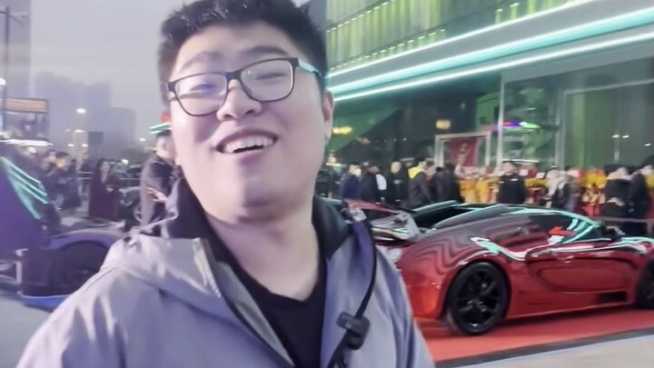 Take Liu Peijia to experience the legendary car, the Koenigsegg.