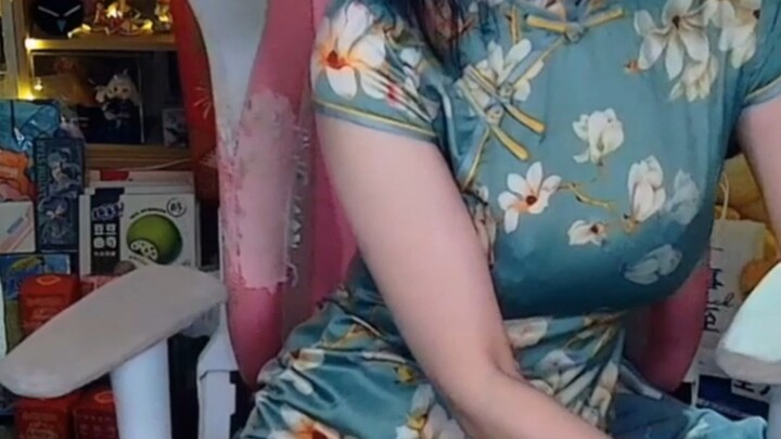 Streamer Hunan Pakai Lengan Pendek di Musim Dingin, Apa yang Jadi Andalannya?