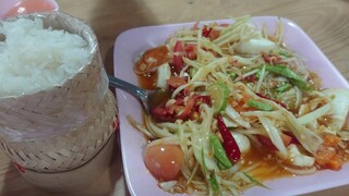 Green Papaya Salad Som Tum thai Eating ส้มตำไทยไข่เค็ม แซ่บนัว ใช้มะนาวสด Street Food