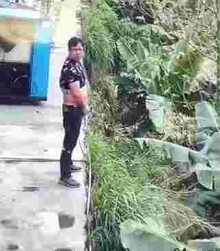 Kencing lah pada tempatnya😂😂😂