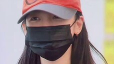 Ningning returned to Korea at Gimpo Airport! There were so many fans that Ningning was shocked. She