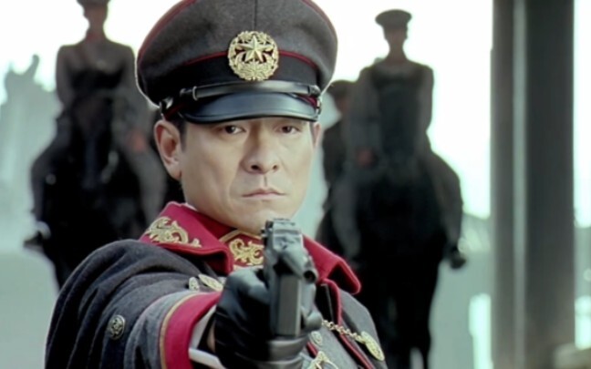 Anh dùng Thiếu Lâm công phu, còn tôi dùng súng!