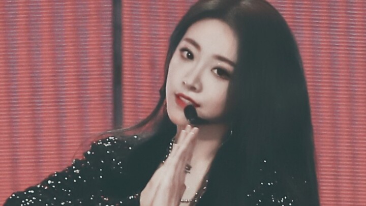 Yu Yan "Hunt" Straight Shot Beauty with a Golden Border