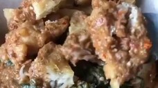 yuk makan lontong pecel sama gorengan