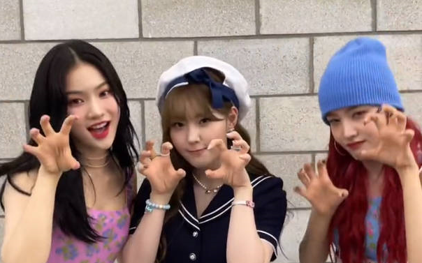 تحدي الرقص على أغنية Beautiful Monster مع STAYC وكيب1ر تساي شوان