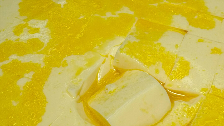 Kue telur di rumah bisa begitu—teksturnya lembut, rasanya enak, tampilannya cantik, dan tidak pernah