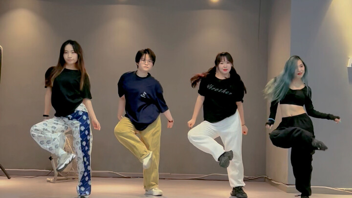 没错，kpop人都是这样走路的
