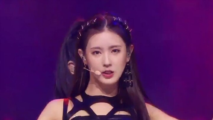 "LATATA" của (G)I-DLE bắt đầu bằng một câu thoại tiếng Thái ư? Chuột Minnie bị tẩy não hoàn toàn rồi