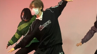 舞蹈室小帅哥跳《大梦想家》太好看了吧！！！