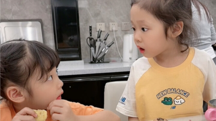 This totally freaked out Er Pangzi!