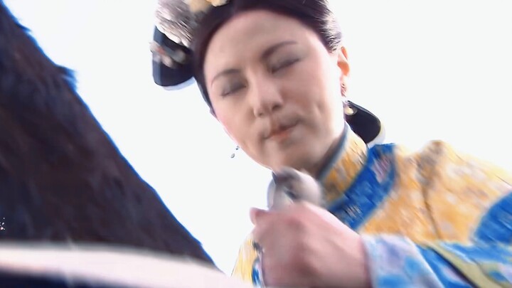 Sister Ruolan is so cool when she rides a horse