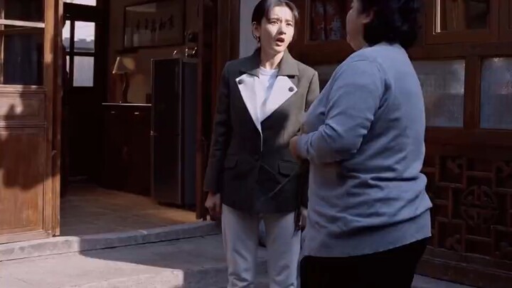 Ông lão đuổi con gái ruột ra khỏi nhà, lại cho cả gia đình người giúp việc vào ở, khiến cô con gái l