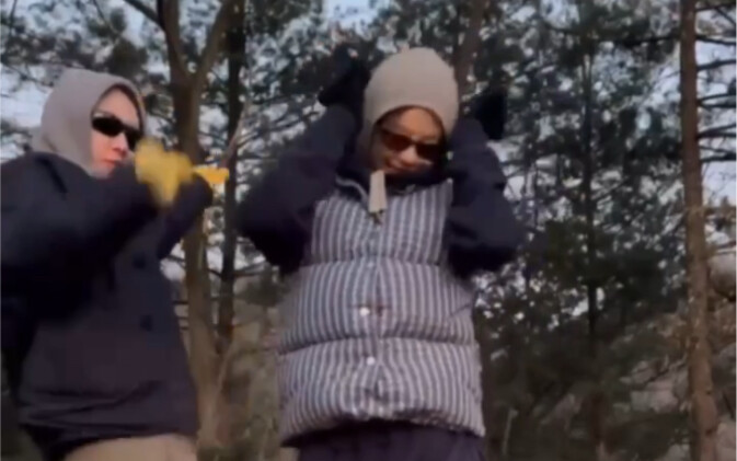 JENNIE and her dance teacher’s Wop challenge! The baby is all bundled up.