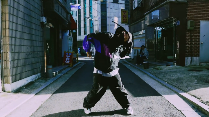 Freestyle jalanan super santai dari duo hip-hop Korea, Stagger & Drop