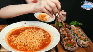 Mì gà cay và cơm cuộn ba chỉ phần 2 #mukbang