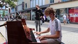 Guy asks to play my piano and plays Megalovania perfectly