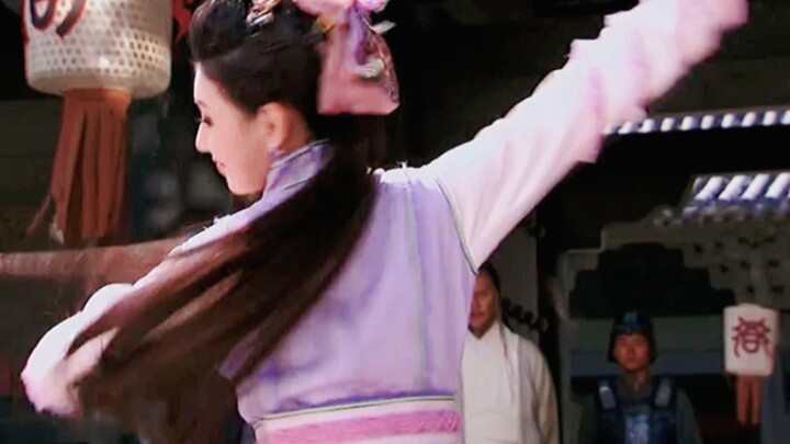 هذا في الحقيقة الثعلب الأرجواني من "الزجاج اللامع"! يا للهول! كم عدد الحسناوات اللاتي لعبتَ دورهنّ م