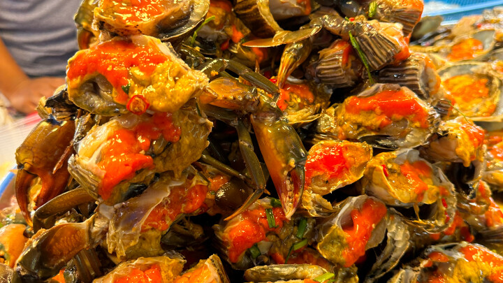 Thai Cuisine: Decades-Old Raw-Marinated Crab Towers in Chinatown and a Test of Her Stomach