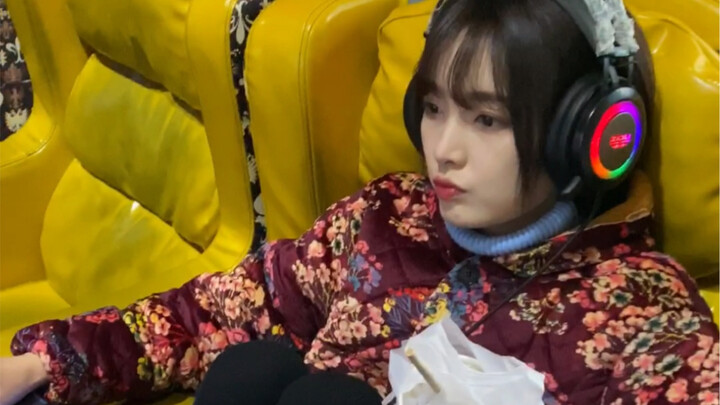 Các bạn nói xem bạn thân của tôi giống ai nhỉ?