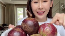 Buah langka lagi.. bingung bilang nya sawo tapi manggis. manggis rasa kayak sawo...