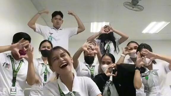 talagang mapapahanga ka sa ganda ng boses nya...