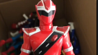稍微整理了一下货架…玩具滞销…………………………………………………………………………大家新年快乐（手动滑稽）