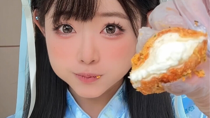 Bóng phô mai nhân sữa chua chảy + Cơm trộn nồi đá