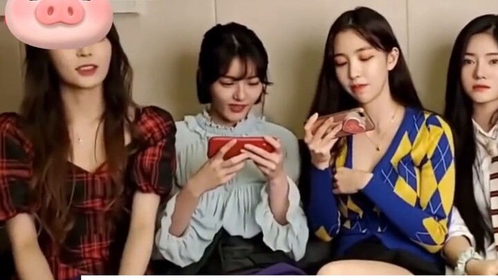 The clothes that the seniors put on one by one were taken off by Lisa with just one sentence.