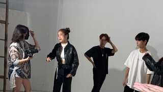 Kpop random dance