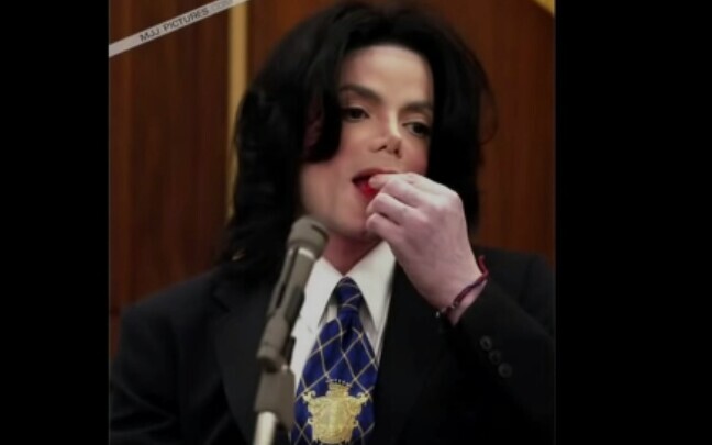 [Michael Jackson] Michael rất cố gắng tỏ ra đáng yêu để ăn được kẹo!