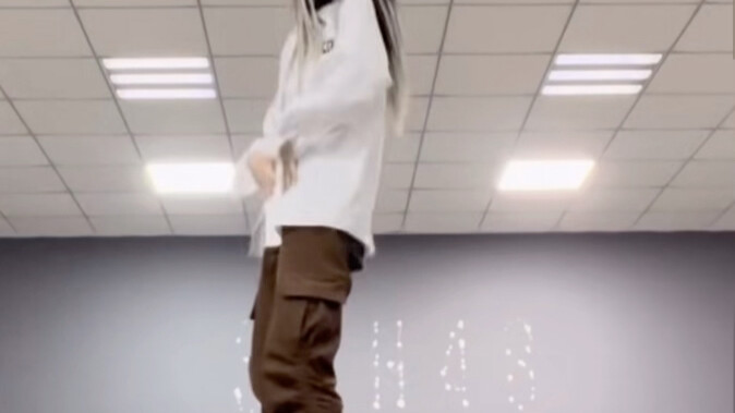 หยวนอี้ฉี โชว์ความหล่อในปก Hot Seventeen