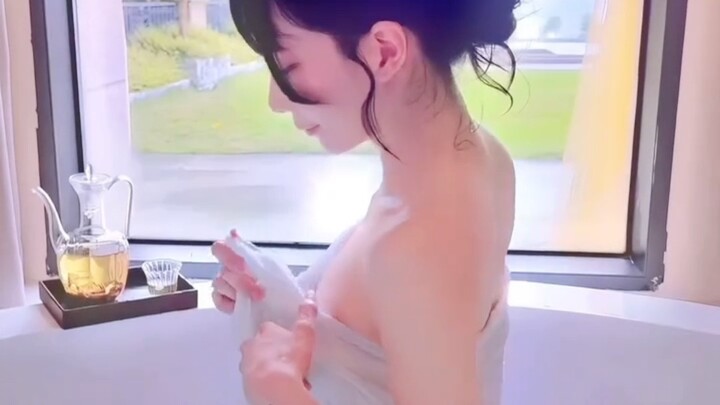 Let's shower with me😋