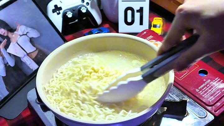 truffle creamy ramyeon & kimchi are the best combo 😋 #arirang #truffle #noodles #kimchi #koreanfood