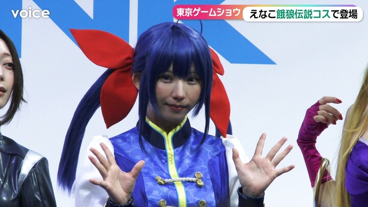 SNK công bố cái gì mà mình không để ý, suốt cả buổi chỉ chăm chú xem Futaba Torii phía sau.