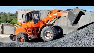 ឡានចាក់ដី Hyundai នឹង អាឡូរុញដី SD300