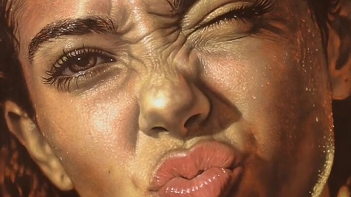 أنجلينا جولي هي أجمل امرأة سوداء.