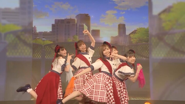 That day, running under the sunset was a fleeting year of youth they could never return to. There wa