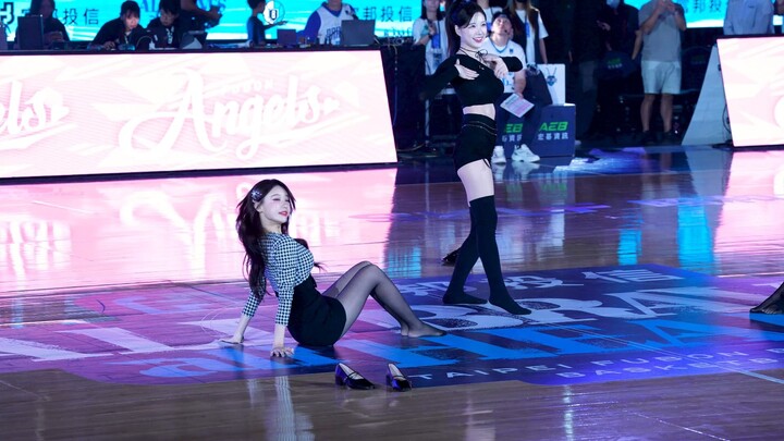 Gelandang Korea legendaris FA menari bareng sambil melepas sepatu