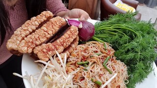 ตำซั่วหมูกรอบฟูเผ็ดแซ่บๆ Spicy  Papaya salad & Crispy pork