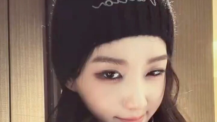 The prestige of Lu Yuxiao attending an all-girls school since childhood